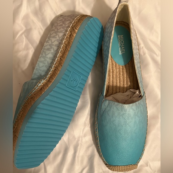 Slip on - Picture 3 of 3